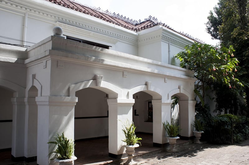 Celebrity Mansion in Beverly Hills